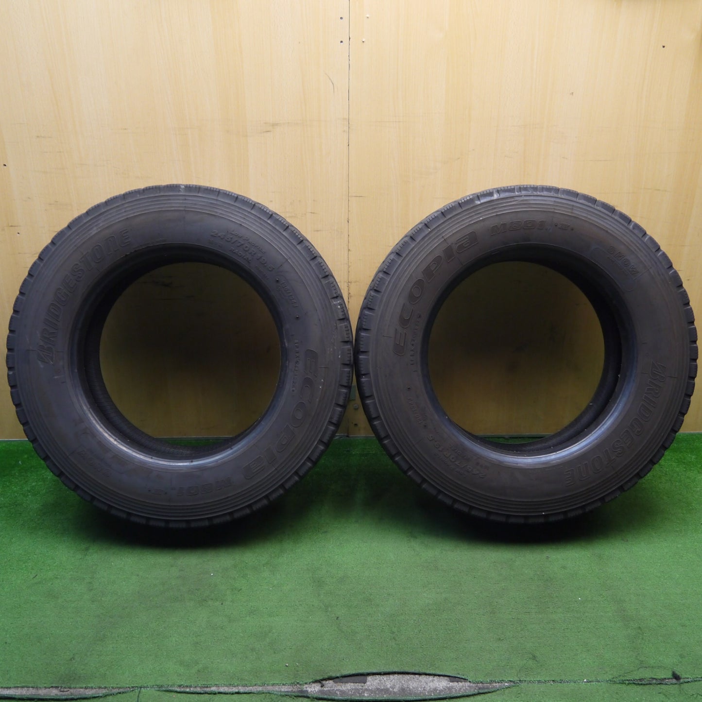 バリ溝!24年!8.5分!2本★トラック タイヤ 245/70R19.5 136/134J ブリヂストン エコピア M801 Ⅱ ミックス オールシーズン 19.5インチ★5061607KKノタ