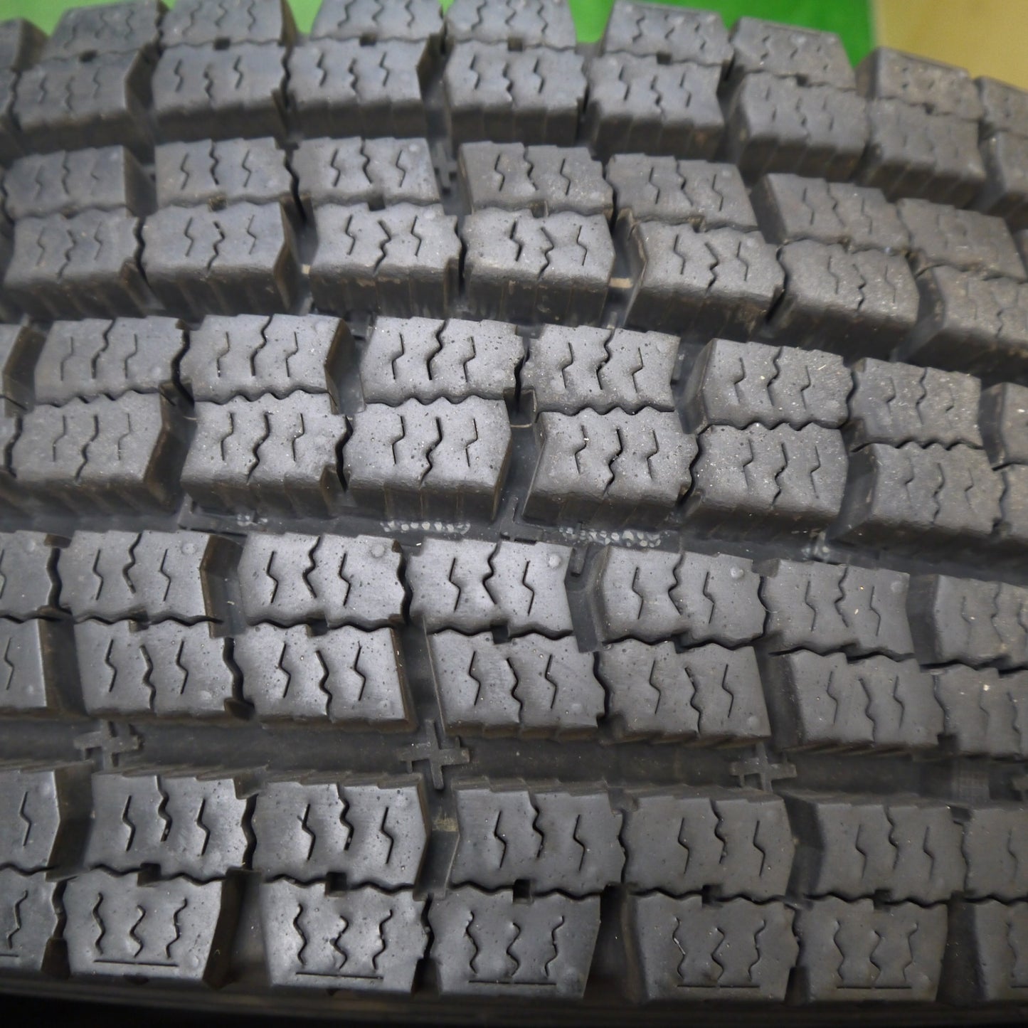 バリ溝!24年!9.5分!2本★トラック タイヤ 245/70R19.5 136/134J スタッドレス トーヨー M939 19.5インチ★5121216Hスタ