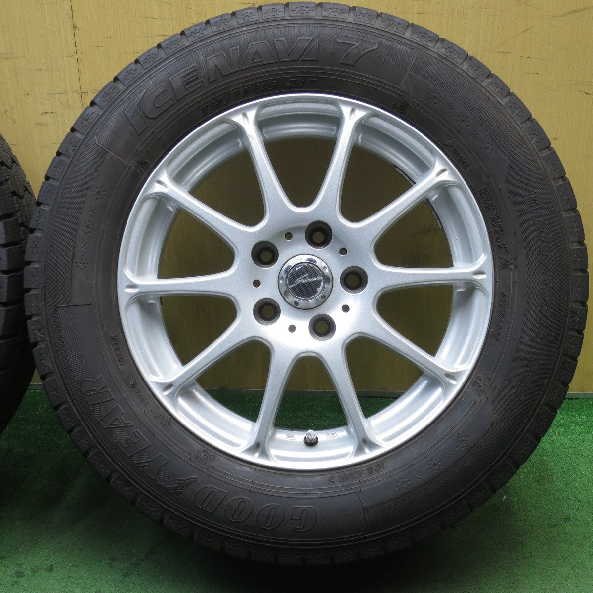 バリ溝!22年!キレイ!9.5分★スタッドレス 215/65R16 グッドイヤー アイスナビ7 SCHNEIDER シュナイダー 16インチ PCD114.3/5H★5080803NJス