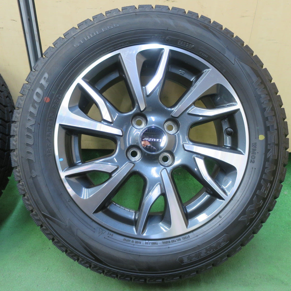 バリ溝!23年!キレイ!ほぼ10分★日産 ノート e-POWER AUTECH 純正 185/65R15 スタッドレス ダンロップ ウインターマックス WM02 オーテック 15インチ PCD100/4H★5092312イス