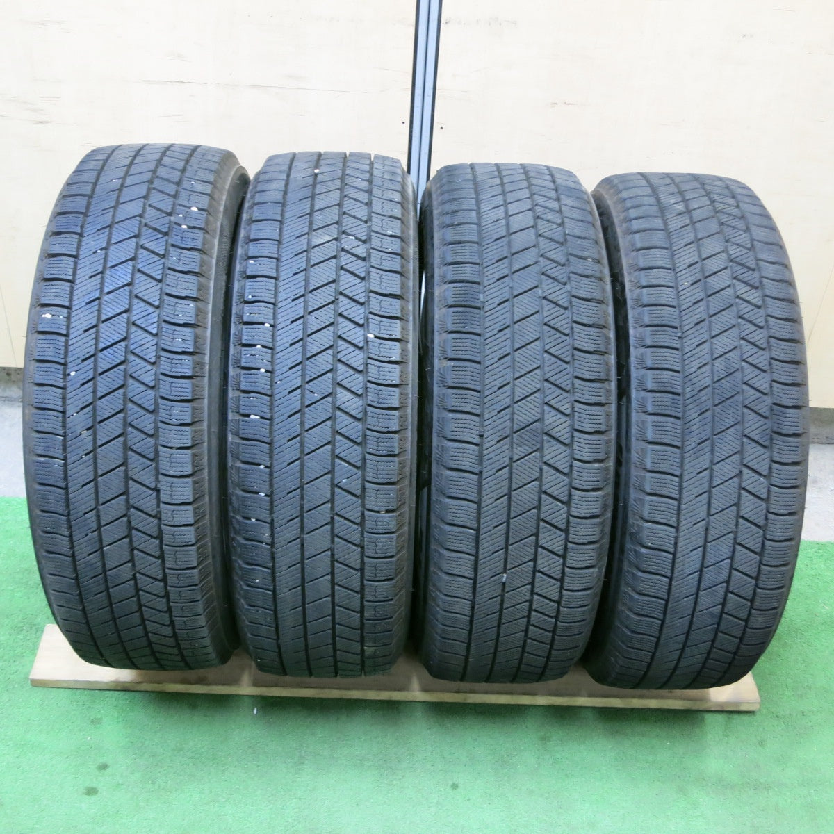 バリ溝!23年!キレイ!9.5分★スタッドレス 185/60R16 ブリヂストン ブリザック VRX3 ravrion LUMIERE ラブリオン 16インチ PCD100/4H★5050201TTス