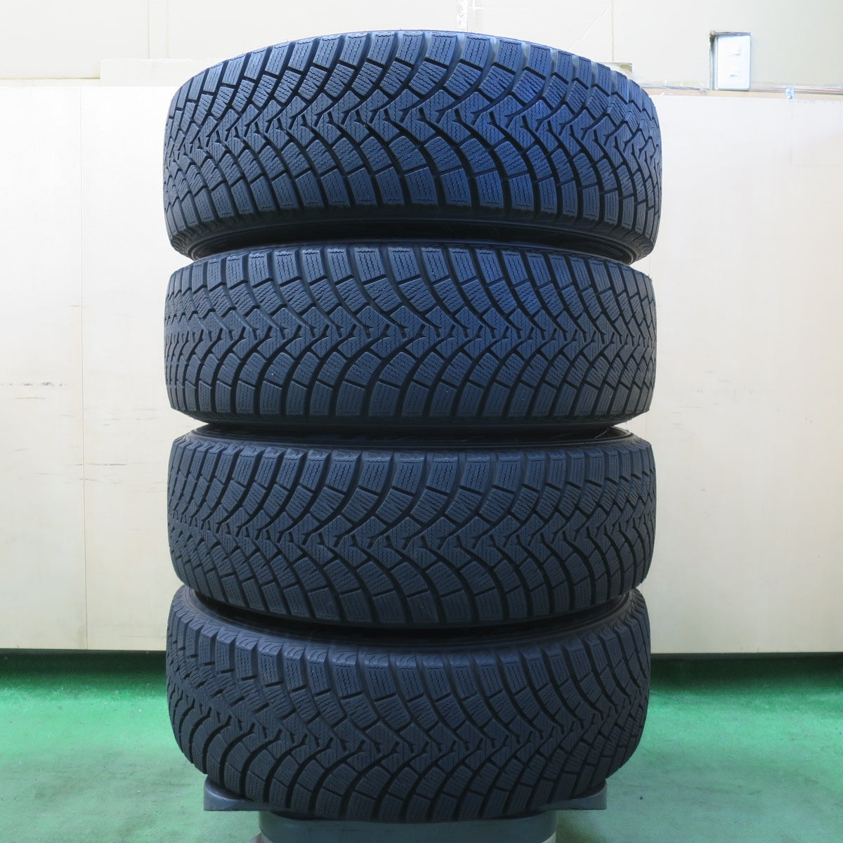超バリ溝!キレイ!9.5分以上★スタッドレス 195/60R16 ファルケン エスピア W-ACE LAUFBAHN ラウフバーン 16インチ PCD114.3/5H★5050804イス