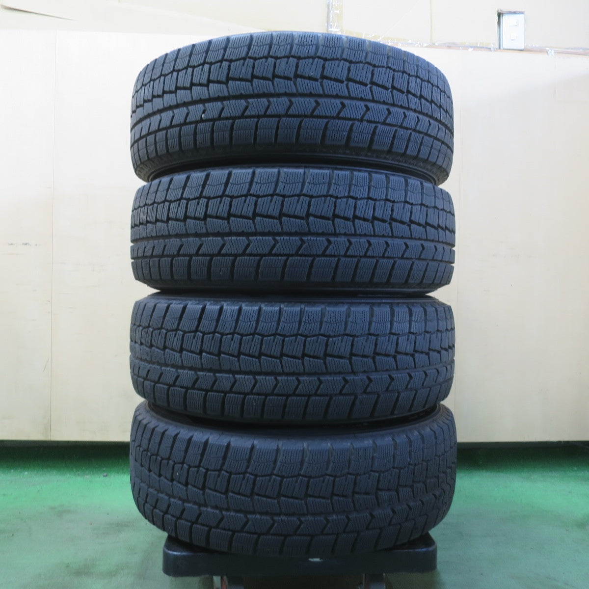 バリ溝!24年!キレイ!9.5分★プリウス 等 195/65R15 スタッドレス ダンロップ ウインターマックス WM02 SPORT DAISY スポルト デイジー 15インチ PCD100/5H★6042006イス