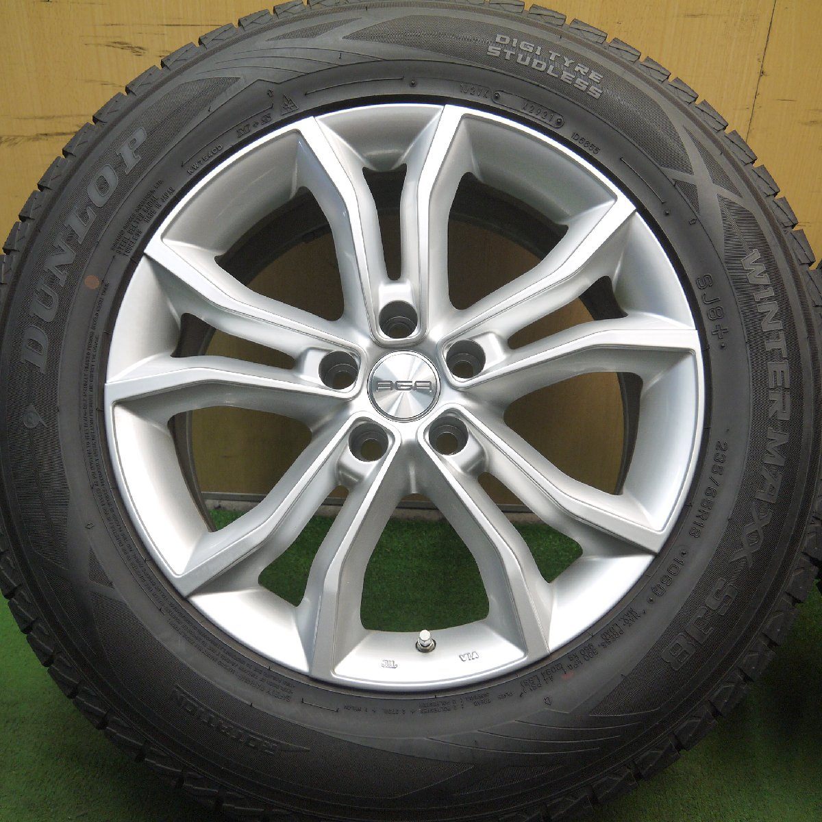 バリ溝!21年!キレイ!9.5分★235/65R18 スタッドレス AGA ダンロップ ウインターマックス SJ8 18インチ PCD114.3★3080802Hス