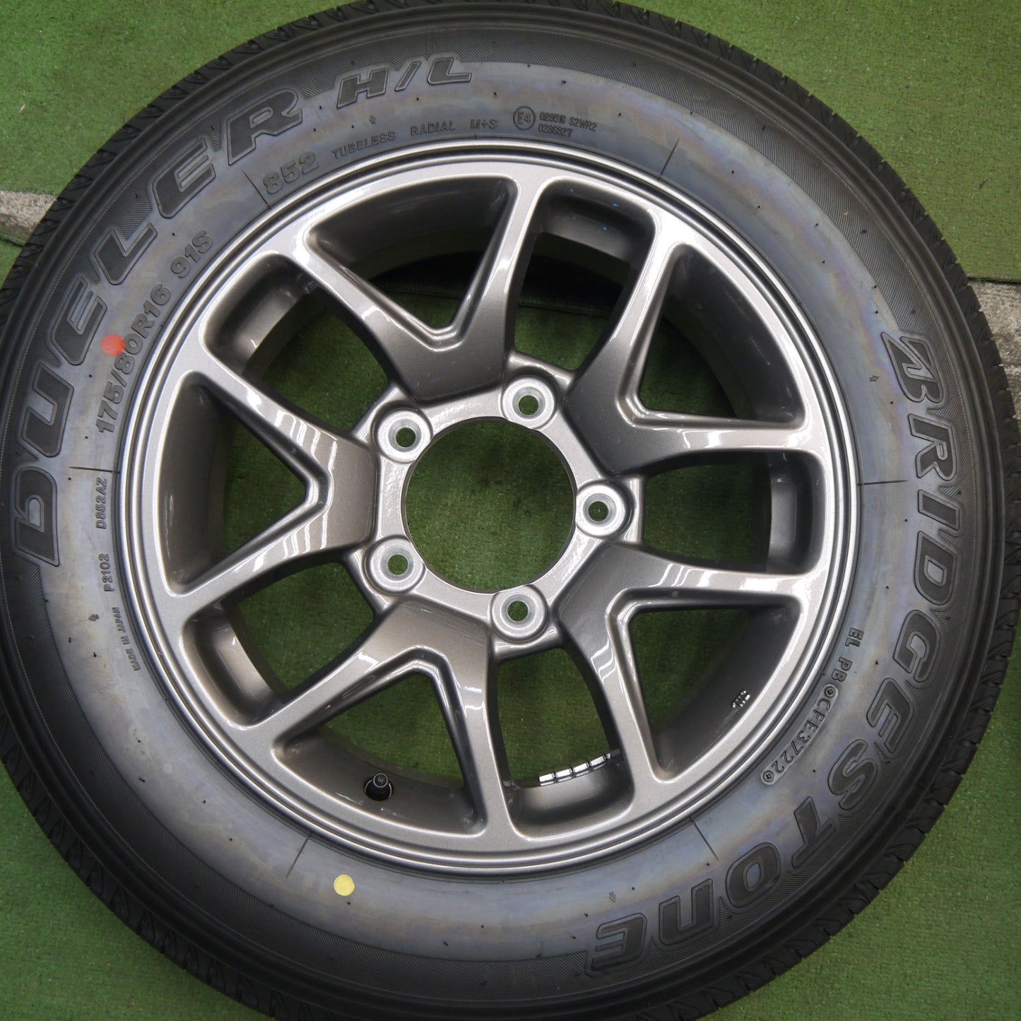 新車外し!22年★スズキ JB64 ジムニー 純正 175/80R16 ブリヂストン デューラー H/L 852 16インチ PCD139.7/5H★5091002Hノ
