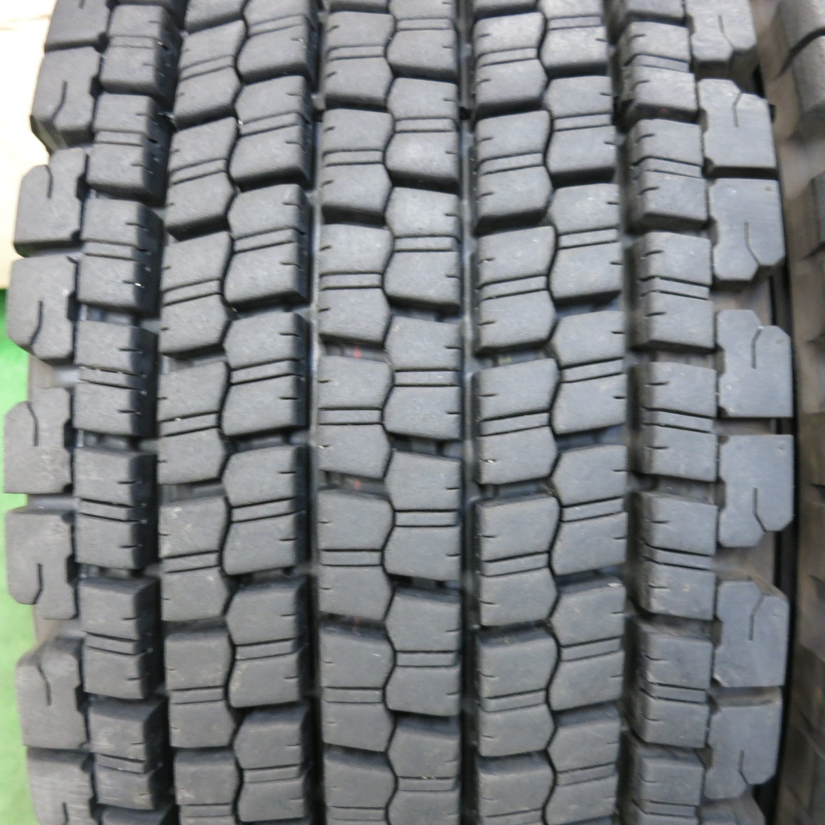 バリ溝!24年!9分!2本★トラック タイヤ 245/70R19.5 136/134J スタッドレス ブリヂストン W900 19.5インチ★5070407SYスタ