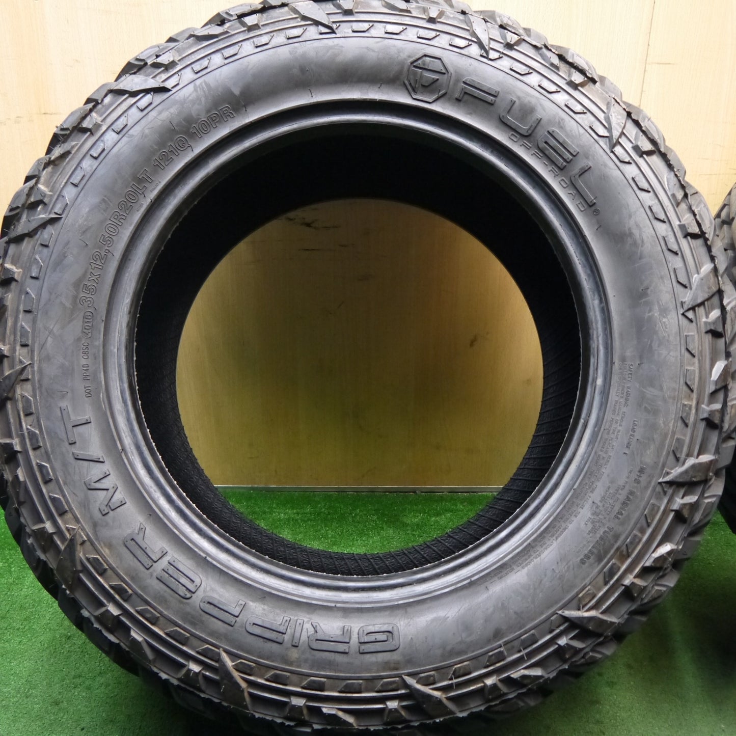 バリ溝!9.5分★35×12.50R20 FUEL GRIPPER M/T フューエル 20インチ タイヤ ハマー H2 等★5082004Hノタ