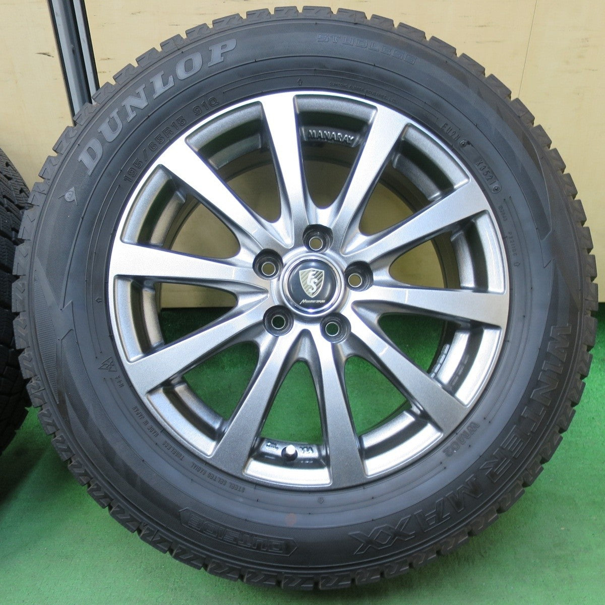 バリ溝!21年!キレイ!9.5分★プリウス 等 195/65R15 スタッドレス ダンロップ ウインターマックス WM02 MANARAY SPORT マナレイスポーツ 15インチ PCD100/5H★5032105イス