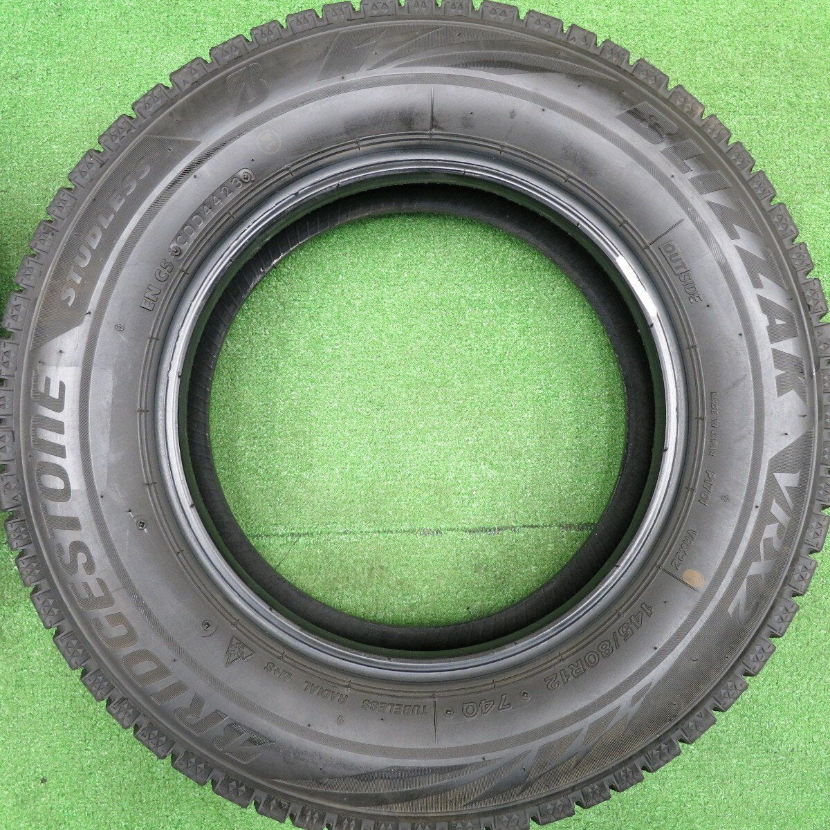 バリ溝!23年!8.5分★スタッドレス 145/80R12 ブリヂストン ブリザック VRX2 12インチ ミラ ライフ アルト 等★4112803HAスタ