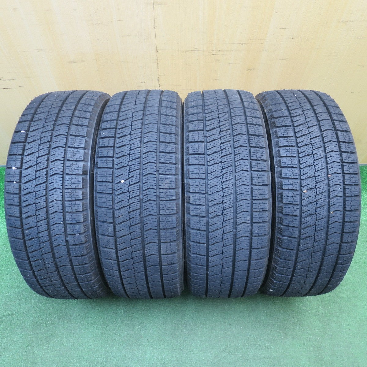 ほぼ未使用!22年★プリウス 等 215/45R17 スタッドレス ブリヂストン ブリザック VRX2 RiZLEY ライツレー 17インチ PCD100/5H★6020503NJス