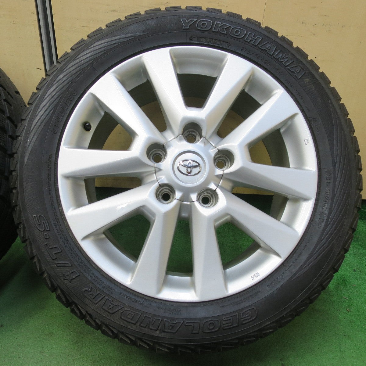バリ溝!キレイ!9分★トヨタ ランクル 200系 ZX 後期 純正 275/50R20 スタッドレス ヨコハマ ジオランダー i/T-S 20インチ PCD150/5H★5071801イス
