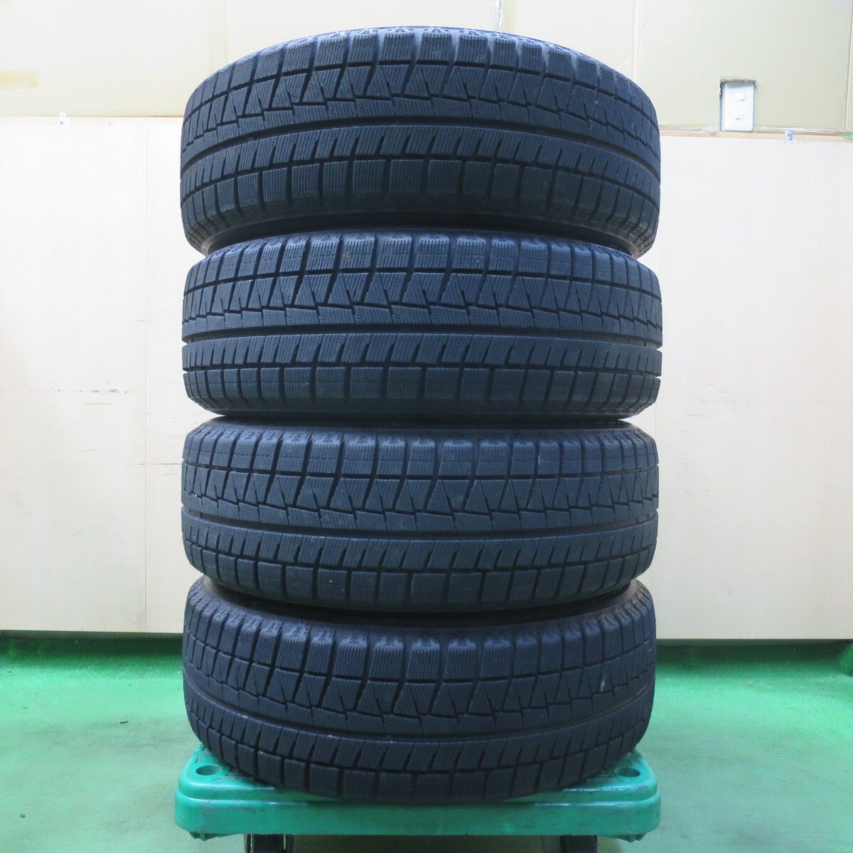 バリ溝!キレイ!9.5分★スタッドレス 215/60R16 ブリヂストン ブリザック REVO GZ JOKER ジョーカー 16インチ PCD114.3/5H★5031708イス