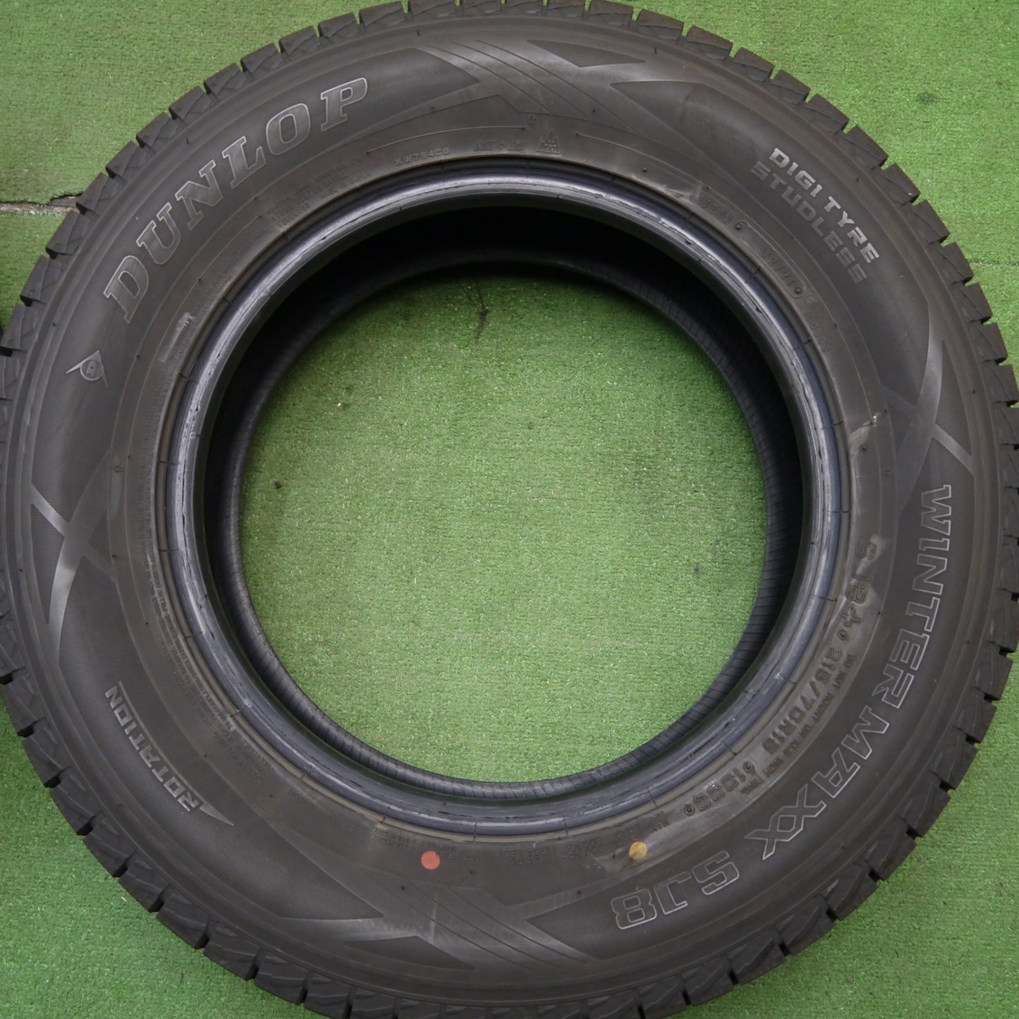 バリ溝!21年!9分★スタッドレス 215/70R16 ダンロップ ウインターマックス SJ8 SJ8+ タイヤ 16インチ アウトランダー デリカ D:5 等★5051208Hスタ