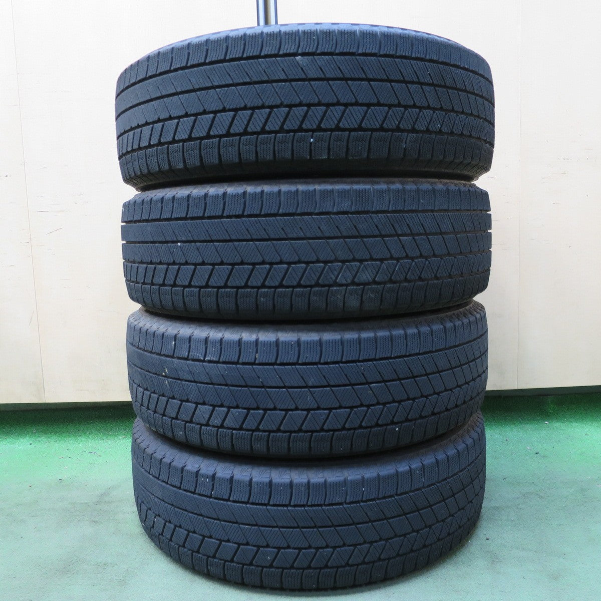 バリ溝!23年!キレイ!8.5分◎スタッドレス 195/60R17 ブリヂストン ブリザック VRX3 BALMINUM AR12 バルミナ 17インチ PCD114.3/5H◎6100504NGス