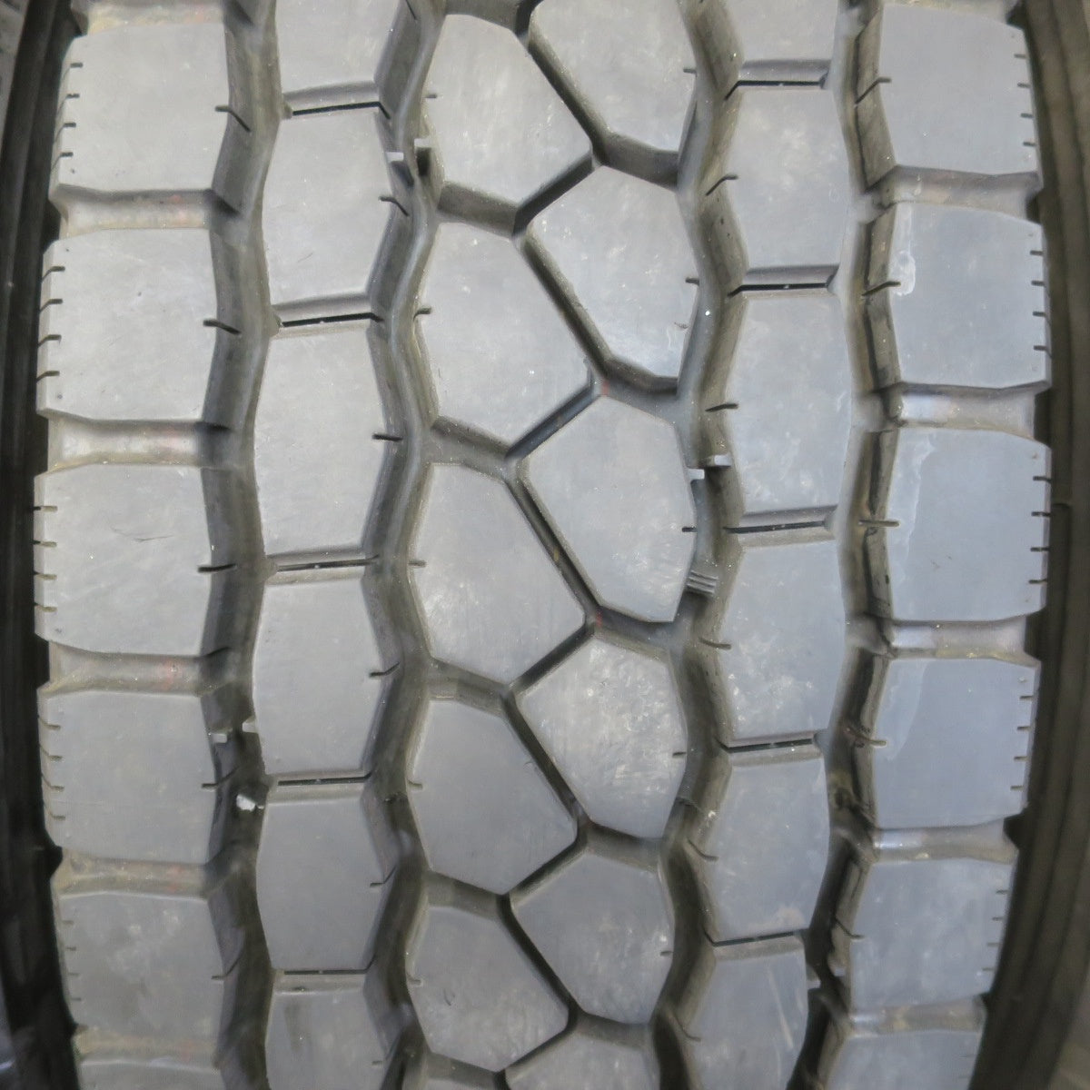 超バリ溝!25年!9.5分以上★トラック バス タイヤ 245/70R19.5 136/134J ブリヂストン エコピア M801 Ⅱ ミックス オールシーズン 19.5インチ★6013102イスタ