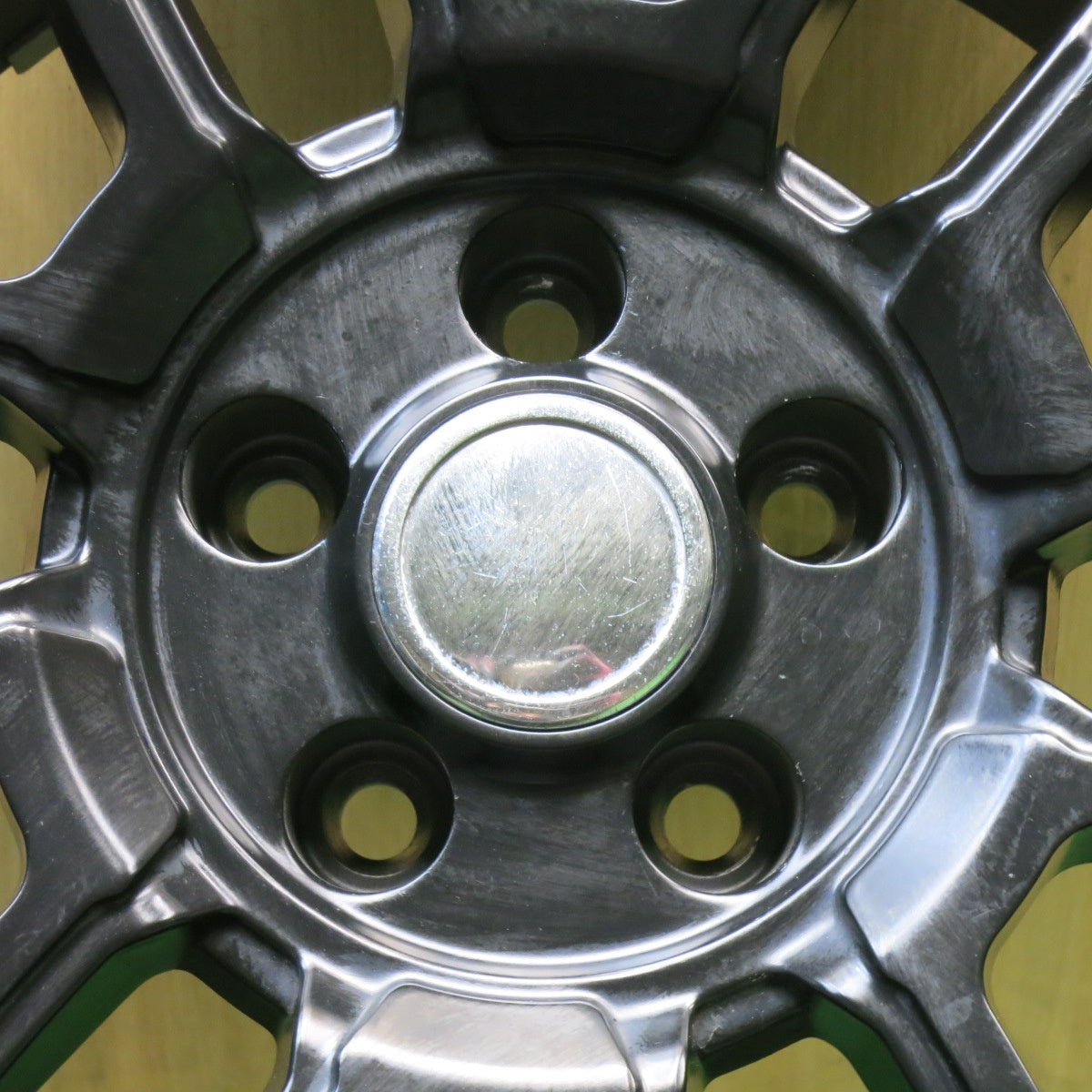 バリ溝!22年!キレイ!9.5分★レネゲード トレイルホーク 等 235/55R17 スタッドレス ヨコハマ アイスガード G075 B-LUGNAS FRD 17インチ PCD110/5H★5070801HAス