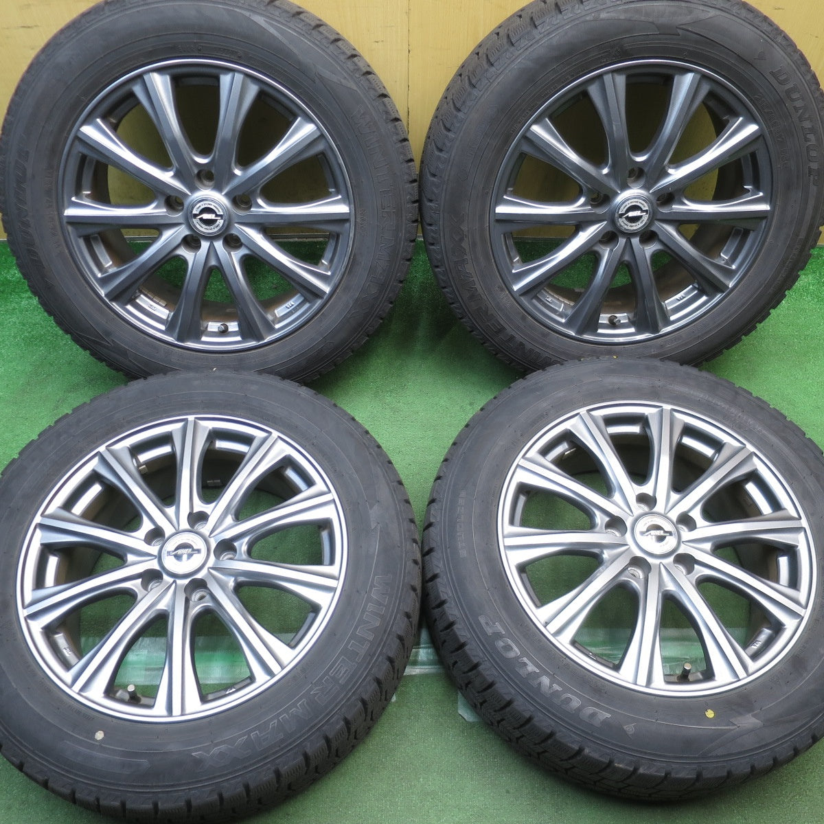 バリ溝！キレイ！9分◎スタッドレス 215/60R17 ダンロップ ウインター