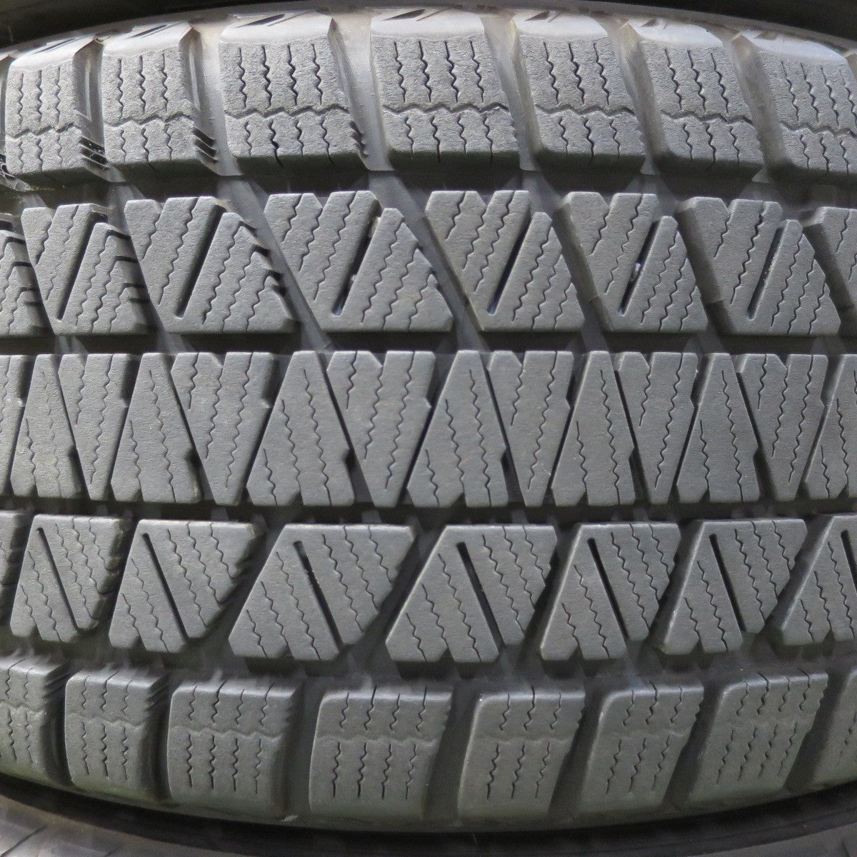 センサー付!バリ溝!21年!キレイ!9.5分★ベンツ N293 EQC 純正 235/55R19 255/50R19 スタッドレス ブリヂストン ブリザック DM-V3 19インチ PCD112/5H★5092703イス