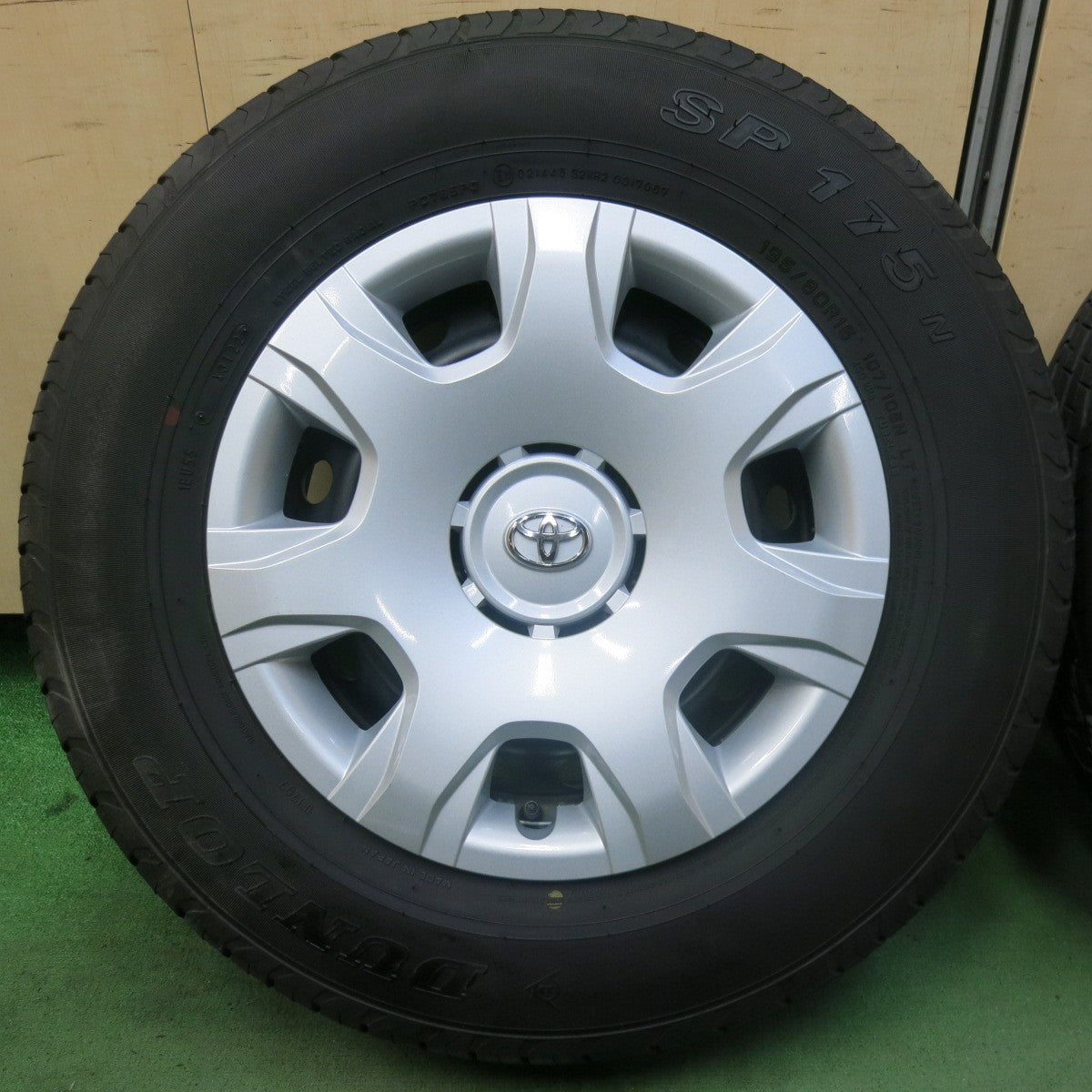 バリ溝!22年!9.5分★トヨタ 200系 ハイエース 純正 スチール 195/80R15 107/105N ダンロップ SP175N 15インチ PCD139.7/6H★5092003SKノ