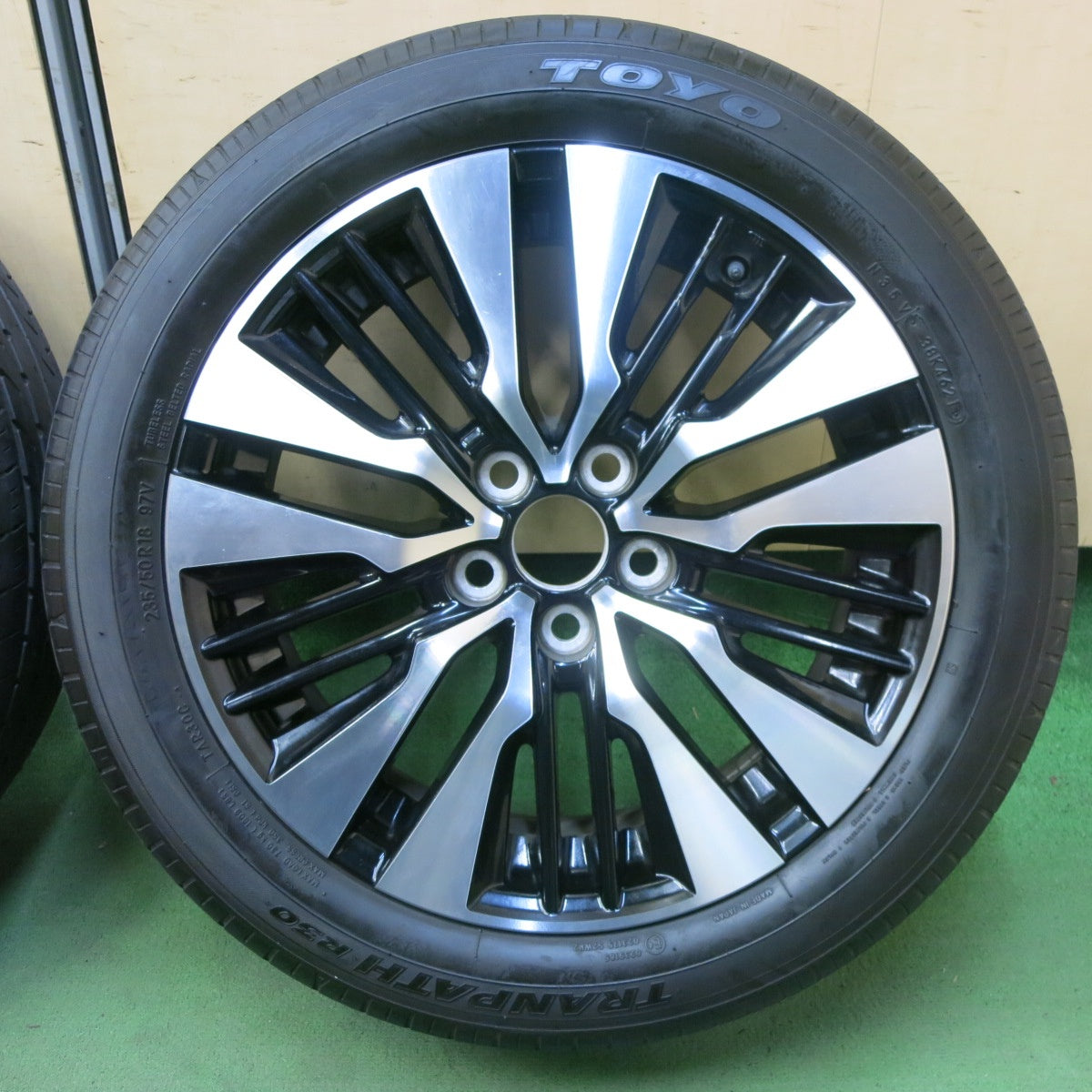 キレイ!21年★トヨタ 30系 アルファード SCパッケージ 純正 235/50R18 トーヨー トランパス R30 18インチ PCD114.3/5H★5082703SKノ
