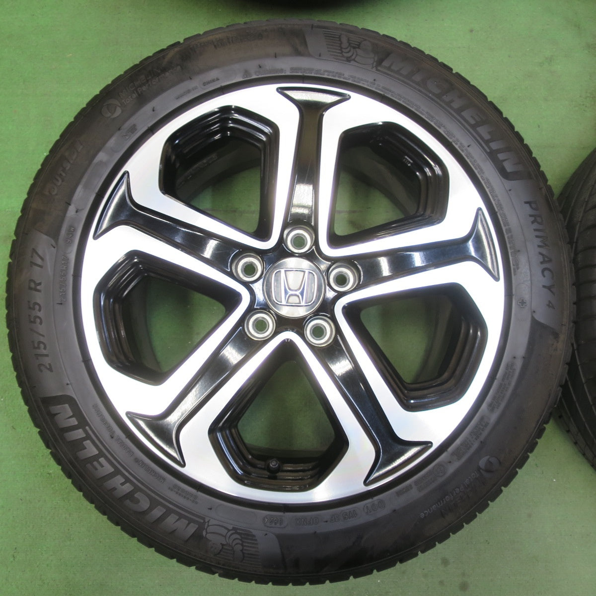 バリ溝!24年!キレイ!9分★ホンダ RU ヴェゼル Zグレード 純正 215/55R17 ミシュラン プライマシー4 17インチ PCD114.3/5H★5082607イノ