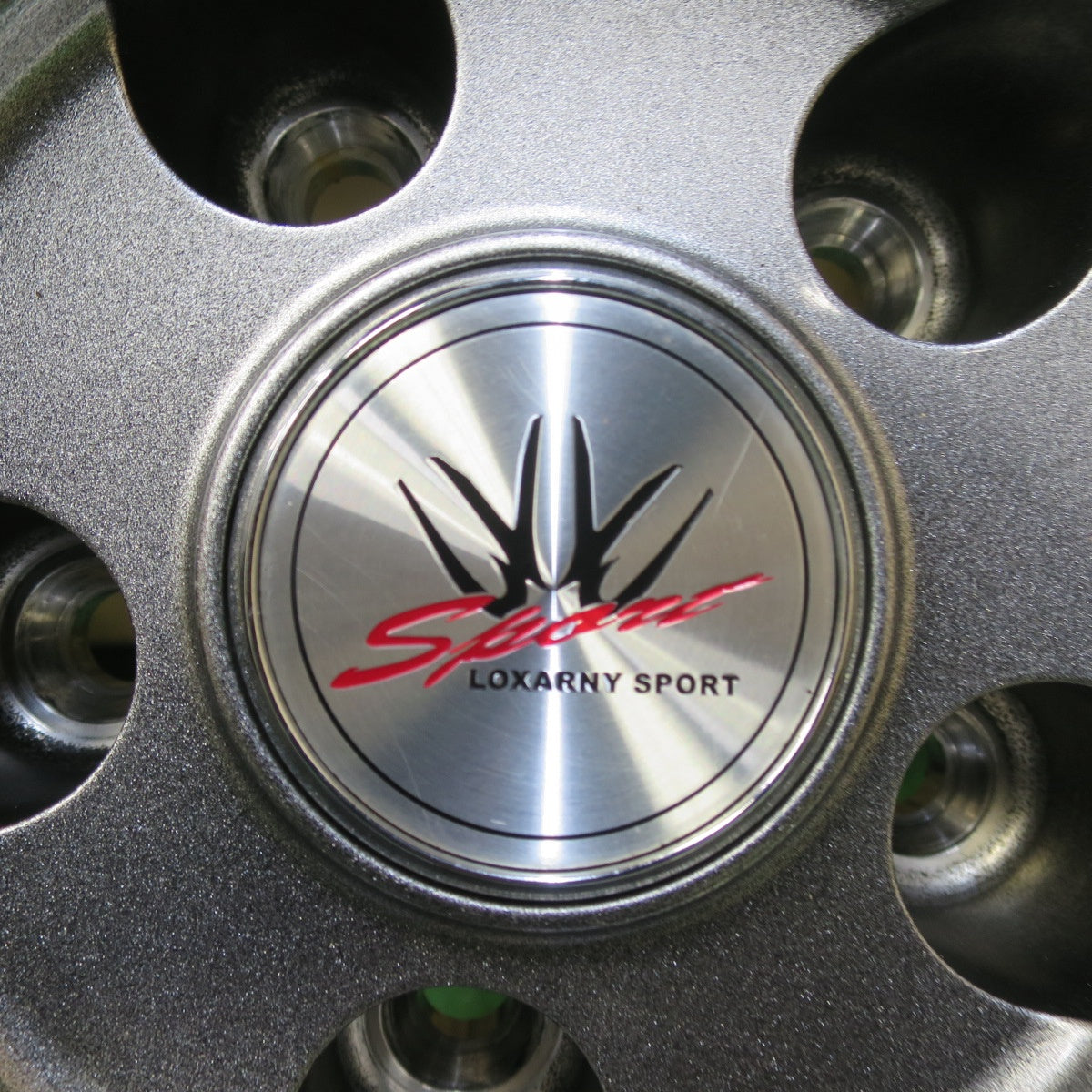 バリ溝!22年!キレイ!ほぼ10分★LOXARNY SPORT 215/65R16 スタッドレス グッドイヤー アイスナビ7 ロクサーニ スポーツ 16インチ PCD114.3/5H★5061808イス