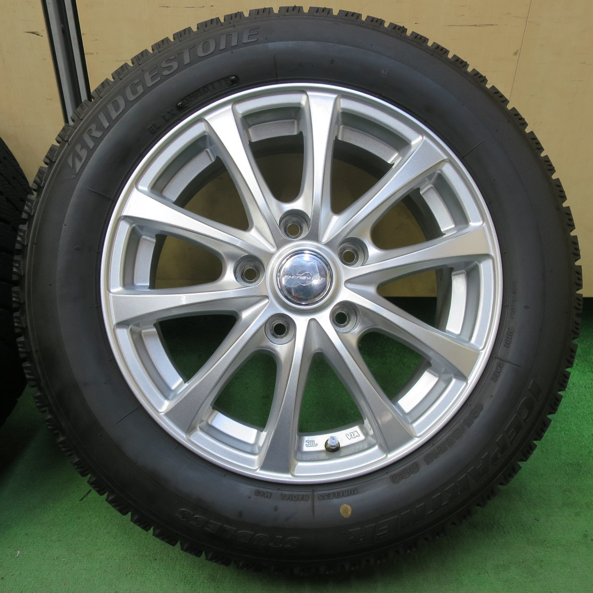 バリ溝!キレイ!ほぼ10分★スタッドレス 185/65R15 ブリヂストン アイスパートナー ENERGYLINE エナジーライン 15インチ PCD114.3/5H★5051508イス