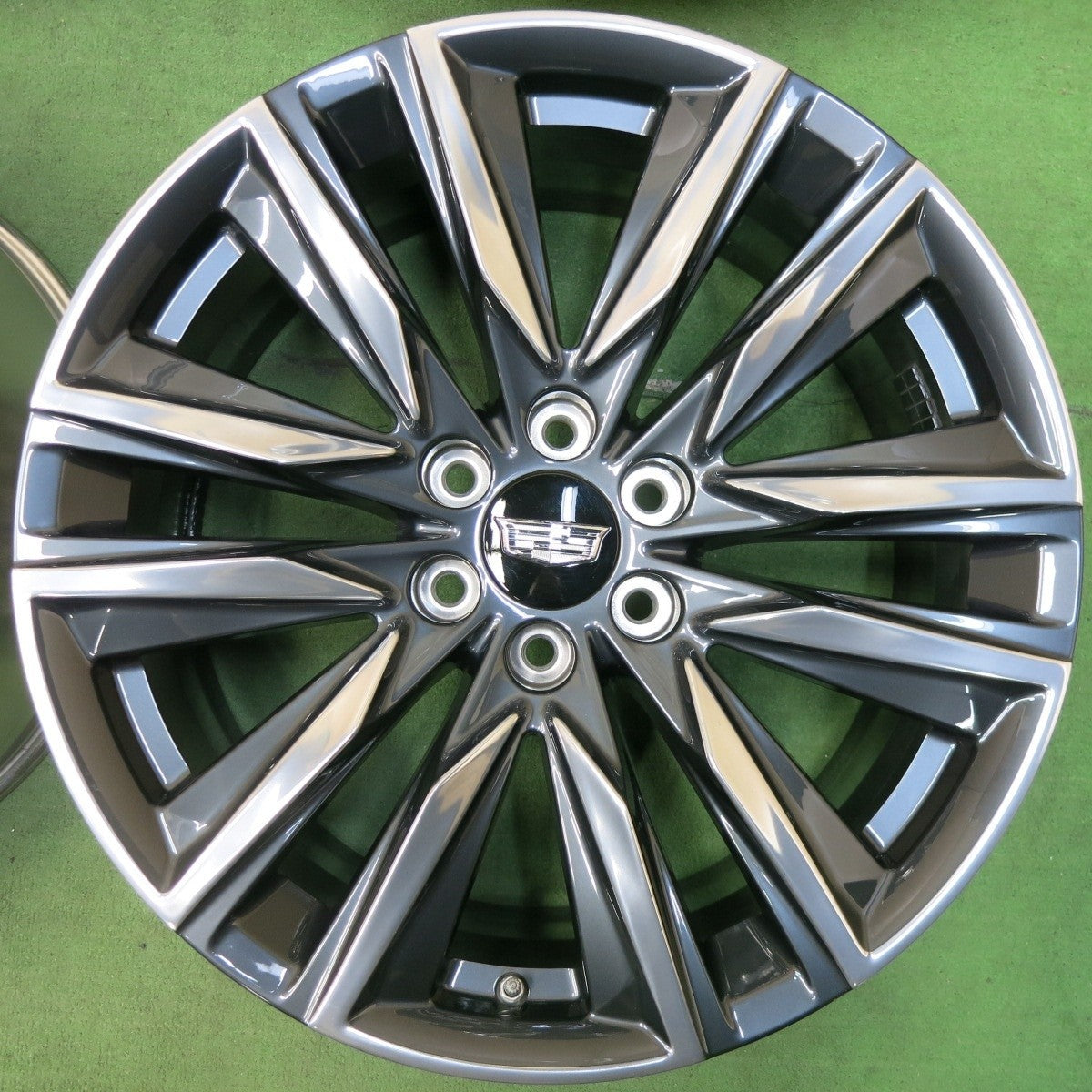 新車外し!空気圧センサー付き★キャデラック エスカレード スポーツ 純正 ホイール 22インチ 22×9J PCD139.7/6H★5011505SYホ