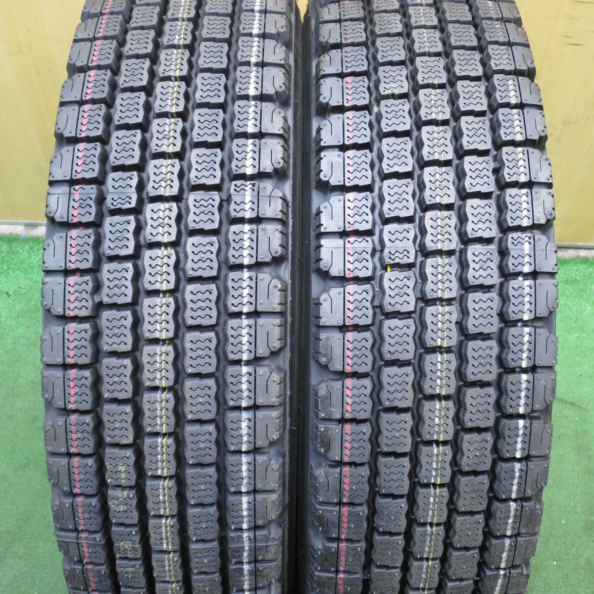 送料無料* 未使用！22年☆トラック タイヤ 225/80R17.5 123/122L 