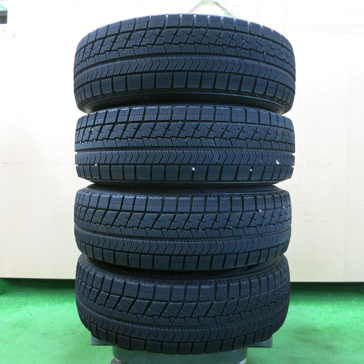 バリ溝!キレイ!8.5分★スタッドレス 185/70R14 ブリヂストン ブリザック VRX LAYCEA レイシア PCD100/4H★4053101イス