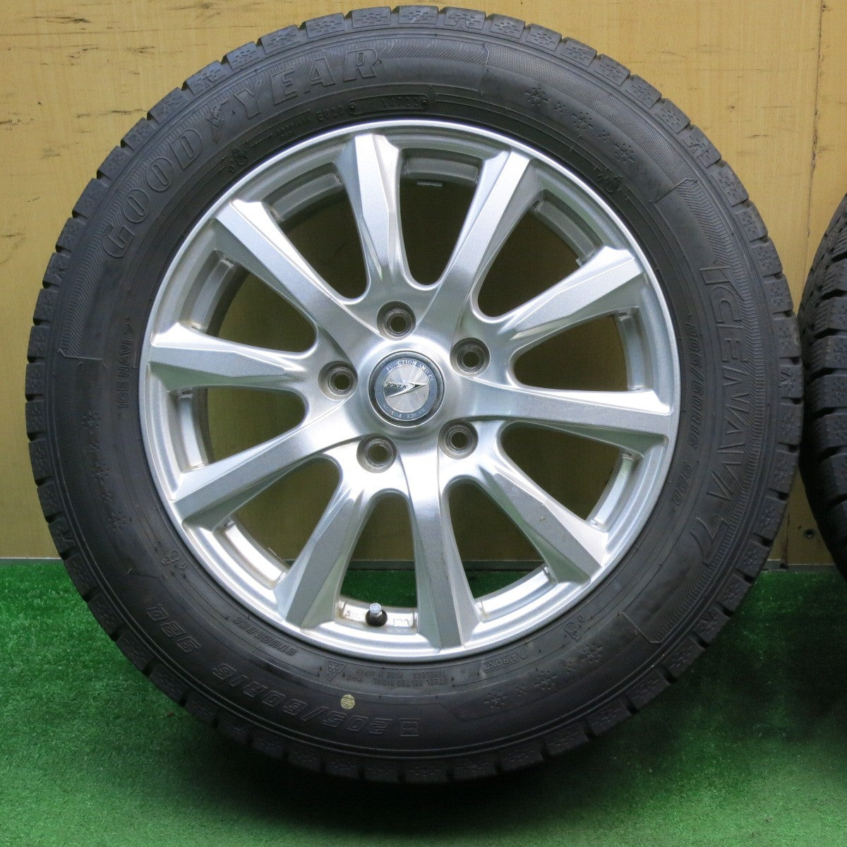 バリ溝!22年!9.5分以上★スタッドレス 205/60R16 グッドイヤー アイスナビ7 JOKER ジョーカー 16インチ PCD114.3/5H★5050702NJス