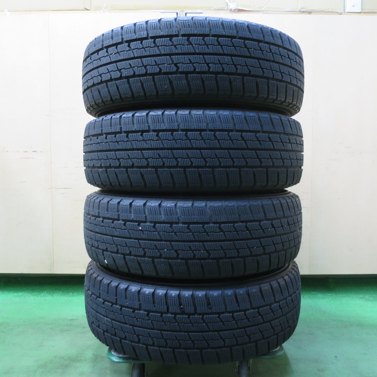 バリ溝!キレイ!9分★スタッドレス 205/60R16 グッドイヤー アイスナビ ZEA2 NIRVANA NV ニルバーナ ニルヴァーナ 16インチ PCD114.3/5H★5041203イス