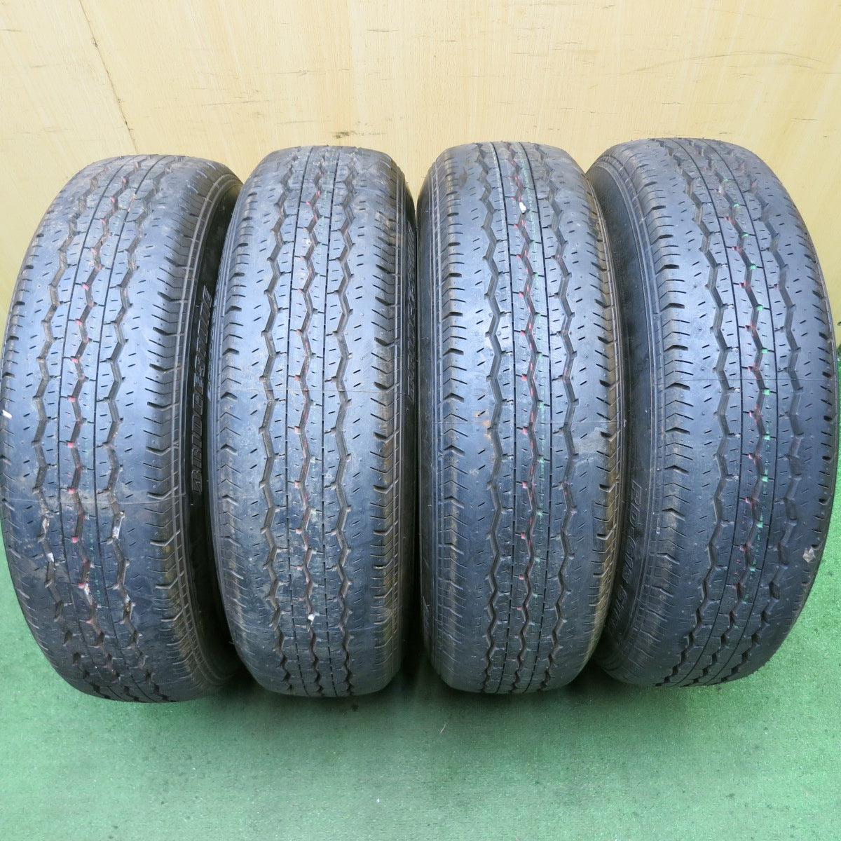 新車外し★トヨタ 200系 ハイエース 純正 スチール 195/80R15 107/105L ブリヂストン RD-613 STEEL 15インチ PCD139.7/6H★5082403HAノ