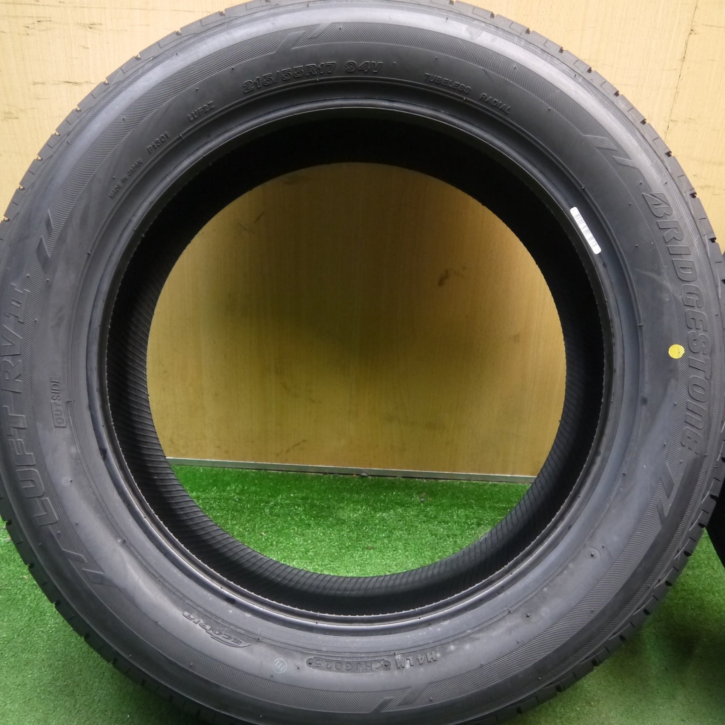 未使用!25年★215/55R17 ブリヂストン LUFT RV2 タイヤ 17インチ オデッセイ ヴェゼル エスティマ 等★5092903Hノタ