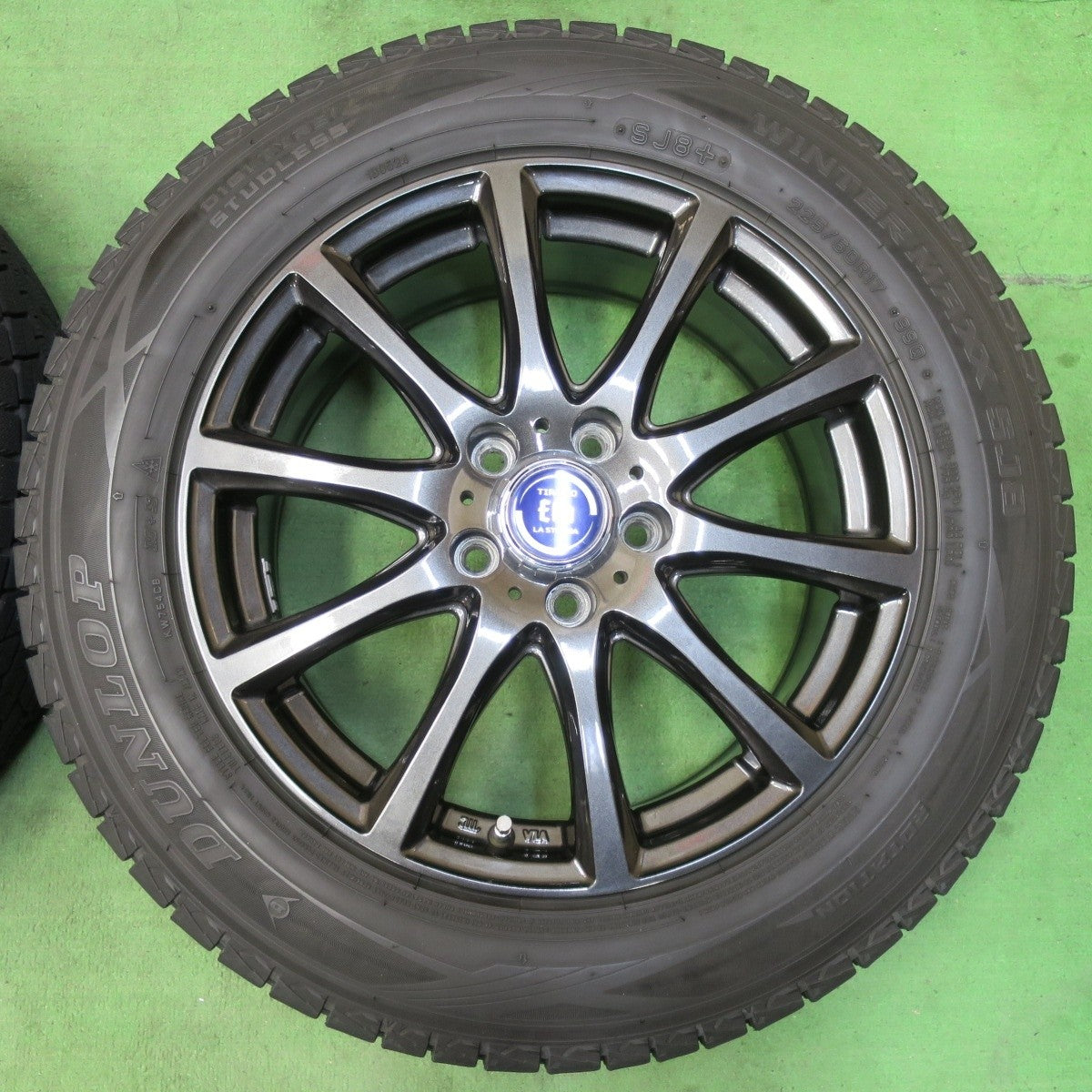 バリ溝!21年!キレイ!9.5分★スタッドレス 225/60R17 ダンロップ ウインターマックス SJ8+ TIRADO Eta LA STRADA ティラード ラストラーダ 17インチ PCD114.3/5H★5031412イス