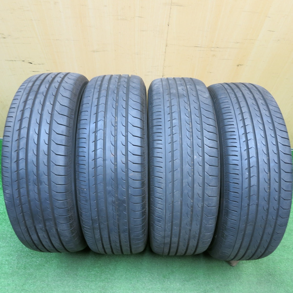 バリ溝!23年!9.5分★日産 C27 セレナ e-POWER 純正 195/65R15 ヨコハマ BluEarth-RV RV03 ブルーアース 15インチ PCD114.3/5H★6010502AKノ