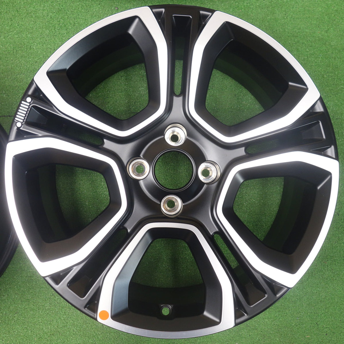 新車外し◎JEEP ジープ アベンジャー 純正 ホイール 18インチ 18×7J PCD108/4H◎6083102KTホ