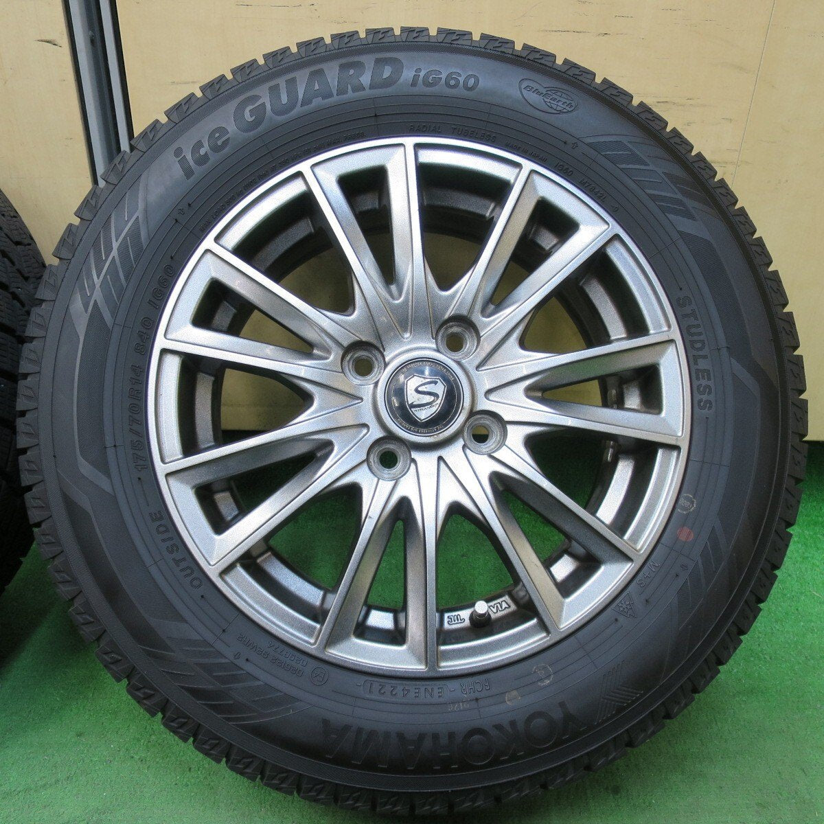 バリ溝!21年!9.5分★スタッドレス 175/70R14 ヨコハマ アイスガード iG60 STRANGER ストレンジャー 14インチ PCD100/4H★5021106イス