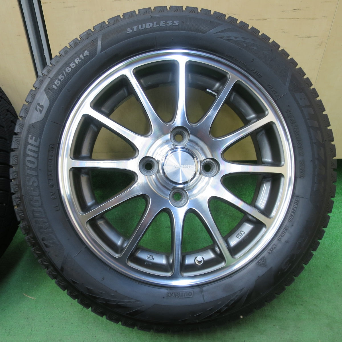 バリ溝!23年!キレイ!8.5分★スタッドレス 155/65R14 ブリヂストン ブリザック VRX3 ECO FORME エコフォルム 14インチ PCD100/4H★5051007イス