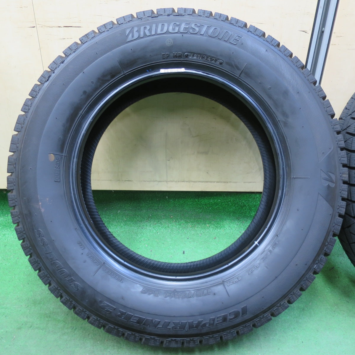バリ溝!24年!ほぼ10分★スタッドレス 175/70R14 ブリヂストン アイスパートナー2 タイヤ 14インチ アクア フィット ヤリス シエンタ 等★5042308イスタ