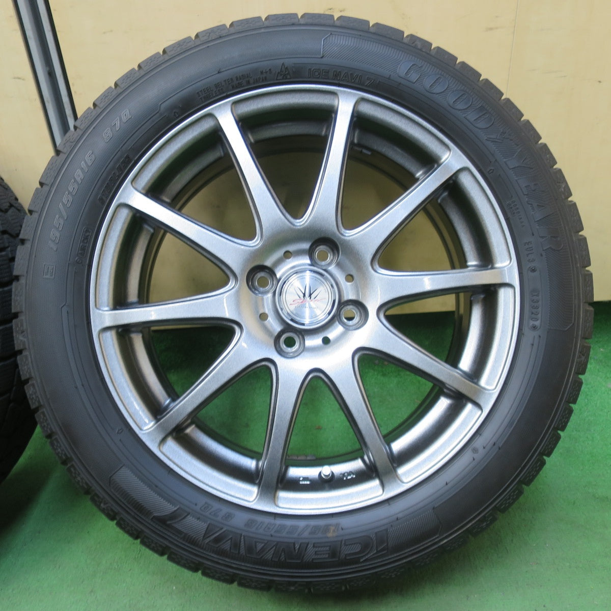 バリ溝!キレイ!9.5分★LOXARNY SPORT 195/55R16 スタッドレス グッドイヤー アイスナビ7 ロクサーニ スポーツ 16インチ PCD100/4H★5092602イス