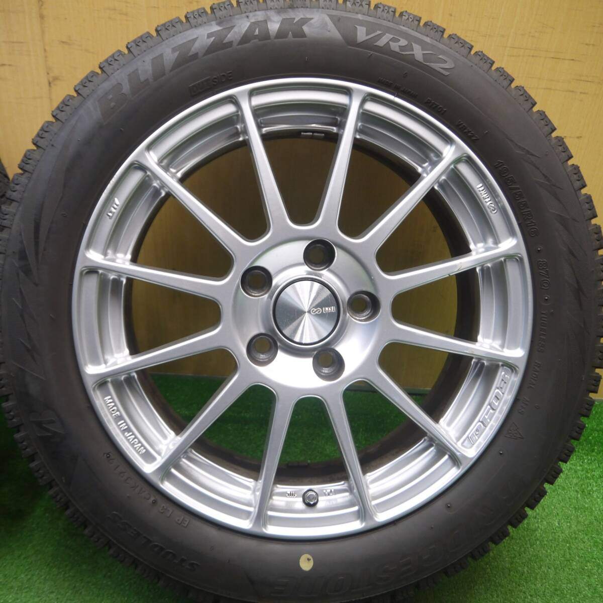 バリ溝!キレイ!9.5分★MINI 等 195/55R16 スタッドレス ブリヂストン ブリザック VRX2 ENKEI PF03 エンケイ 16インチ PCD112/5H★5012109Hス