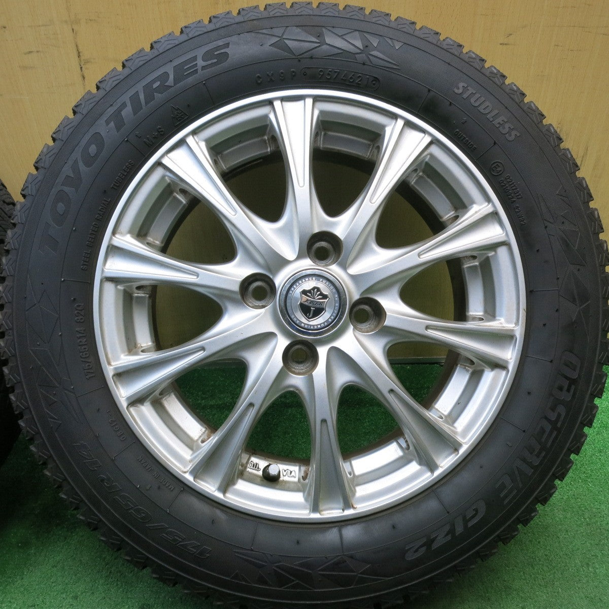 バリ溝!21年!9.5分以上★スタッドレス 175/65R14 トーヨー オブザーブ GIZ2 JOKER ジョーカー 14インチ PCD100/4H★5052305AKス