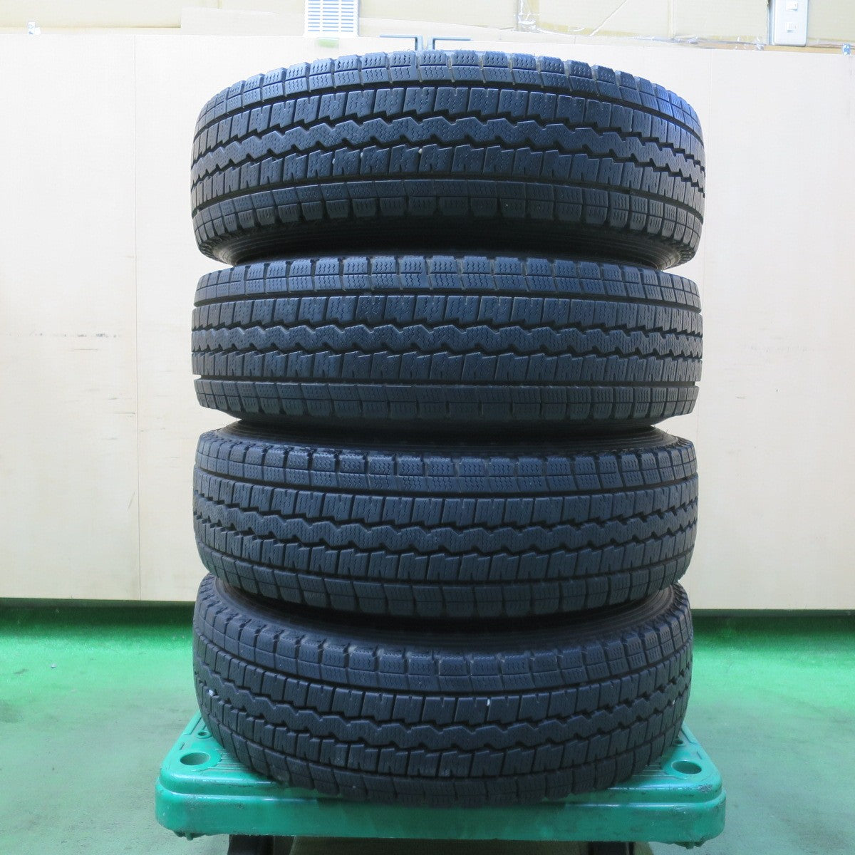 バリ溝!21年!9分★スタッドレス 165R13 6PR ダンロップ ウインターマックス SV01 TOPY スチール ホイール 13インチ PCD100 114.3/4H マルチ★5103006イス