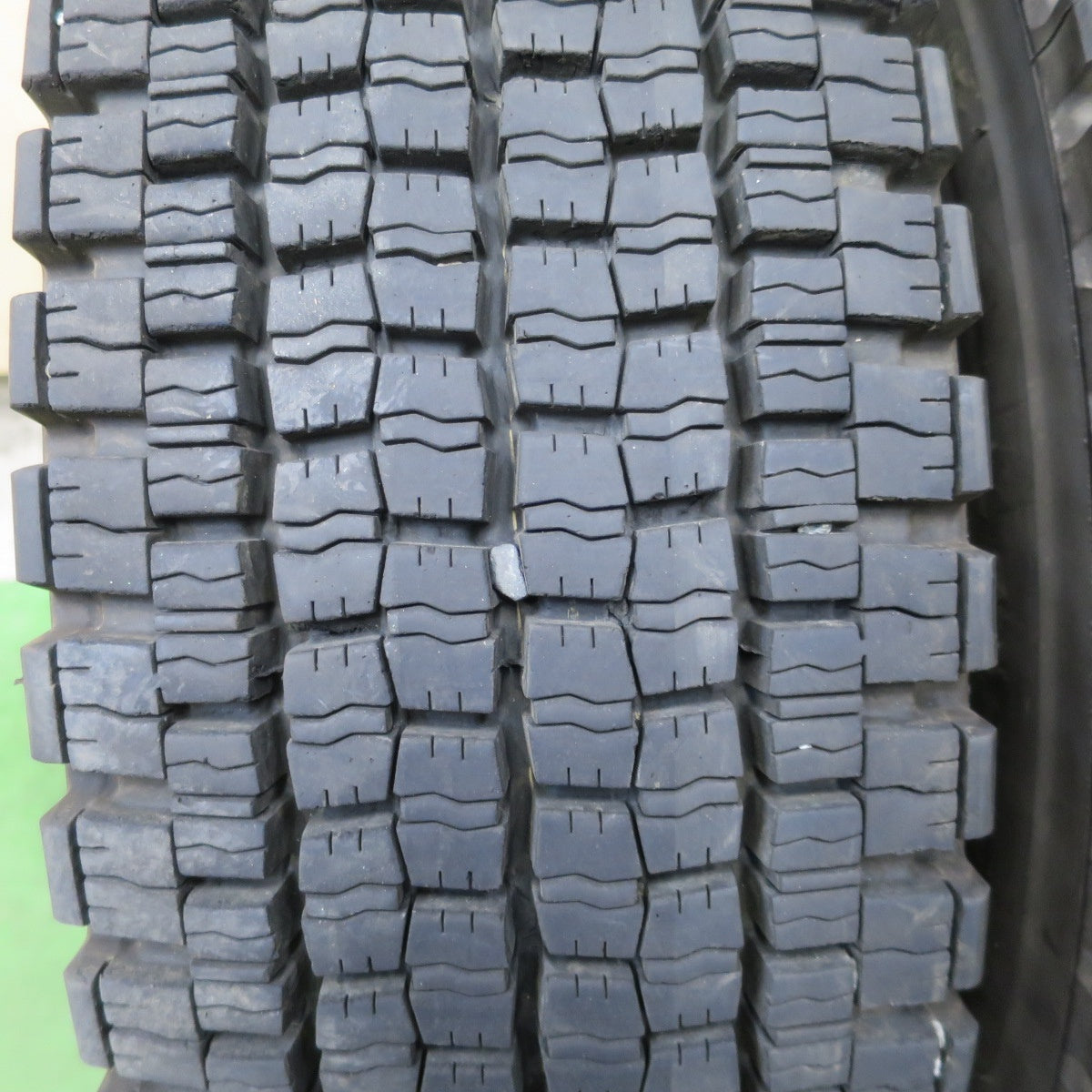 バリ溝!23年!9分!2本◎トラック タイヤ 225/80R17.5 123/122L スタッドレス ダンロップ デクテス SP001 DECTES 17.5インチ◎6100603NGスタ