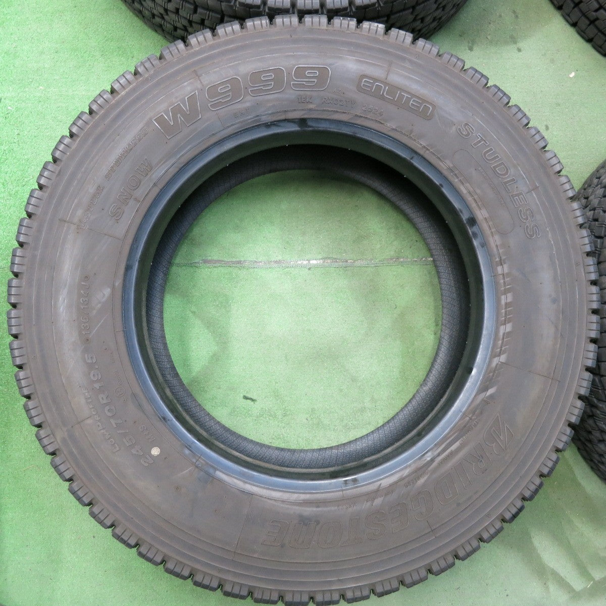 バリ溝!24年!9.5分!6本★トラック タイヤ 245/70R19.5 136/134J スタッドレス ブリヂストン W999 19.5インチ★5061905SYスタ