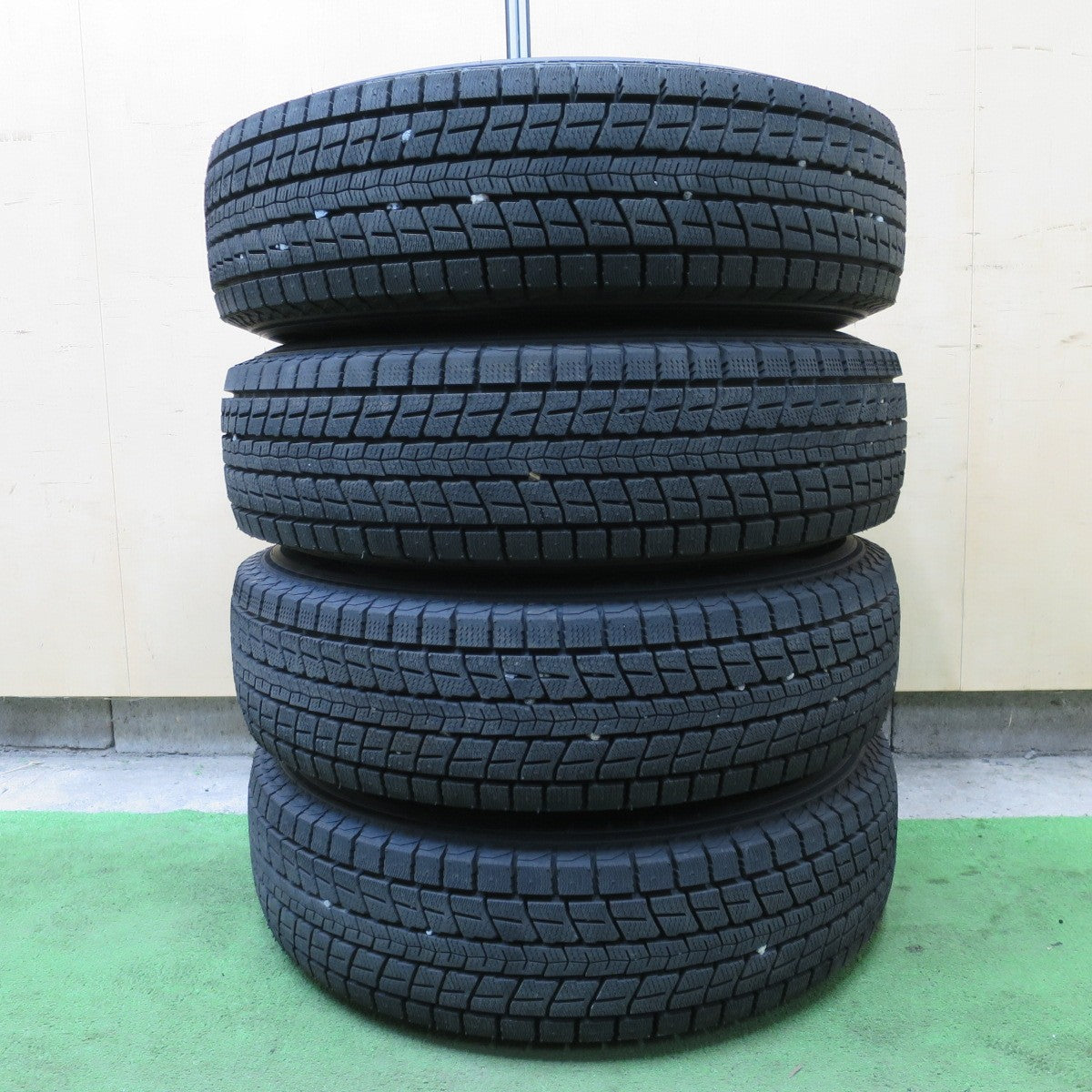 バリ溝!25年!キレイ!9.5分以上★スズキ JB74W ジムニー シエラ 純正 195/80R15 スタッドレス ダンロップ ウインターマックス SJ8 SJ8+ 15インチ PCD139.7/5H★6052002NGス