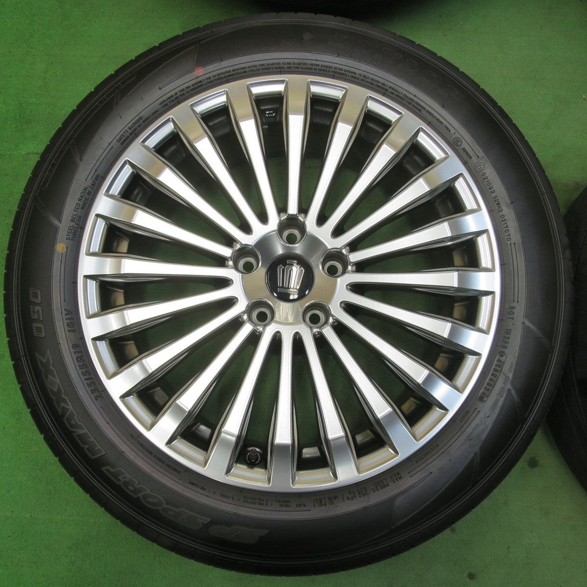新車外し!24年★トヨタ 30系 クラウン セダン 純正 235/55R19 ダンロップ SPスポーツマックス 050 PCD120/5H★5040401イノ