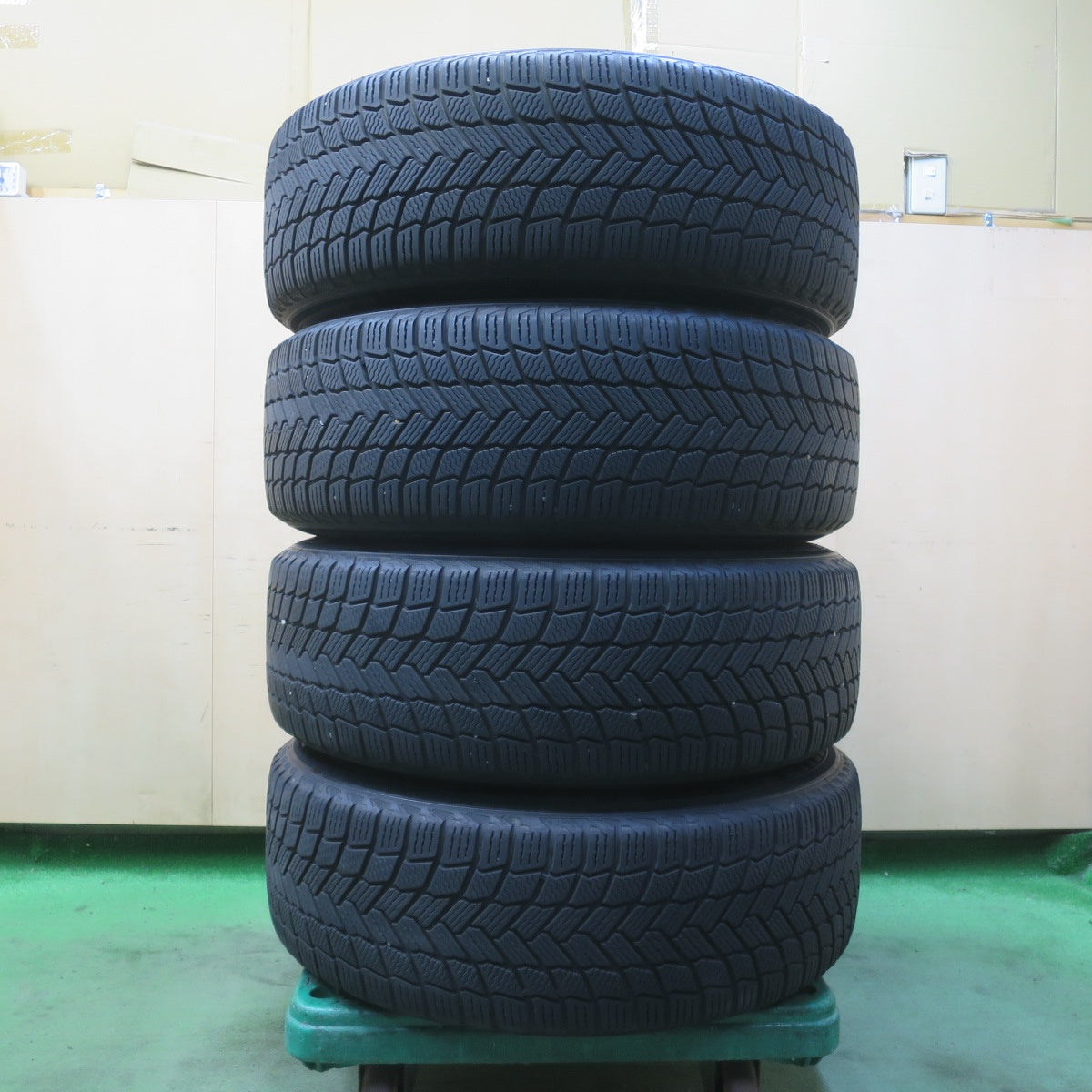 キレイ!23年★レクサス NX バージョンL 純正 235/60R18 スタッドレス ミシュラン X-ICE SNOW SUV 18インチ PCD114.3/5H★6042804イス