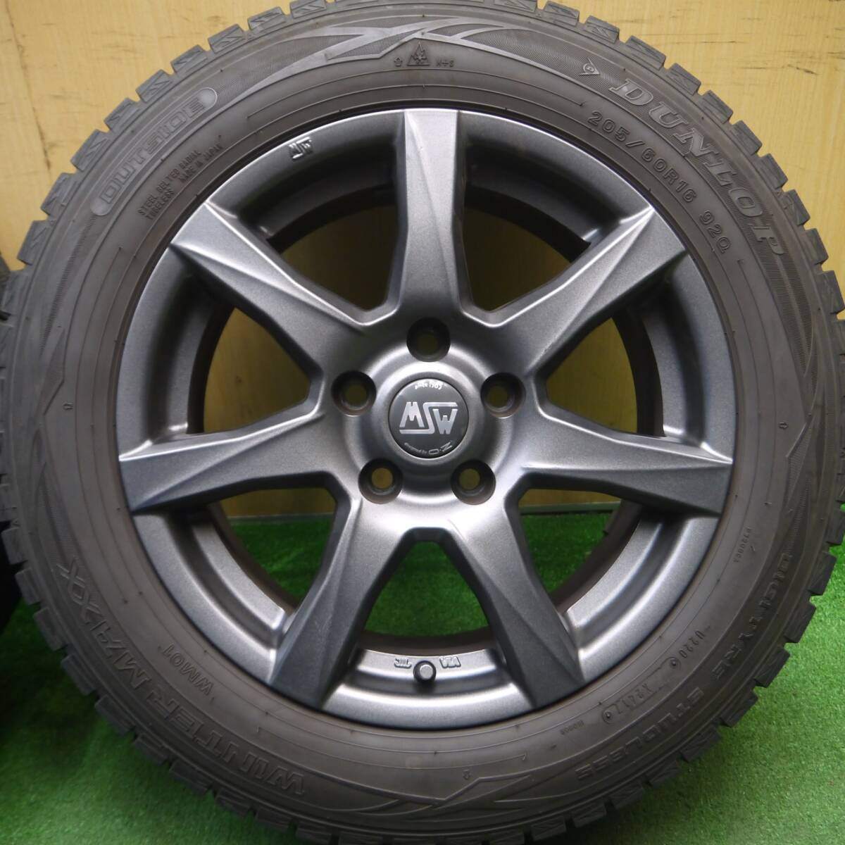 バリ溝!キレイ!8.5分★BMW 等 MSW 77 O・Z 205/60R16 スタッドレス ダンロップ ウインターマックス WM01 16インチ OZ PCD112/5H★5022809Hス